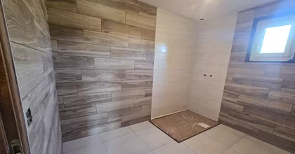 Carrelage intérieur et douche à l'italienne